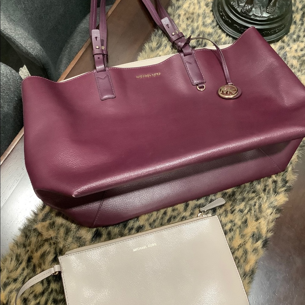 MICHAEL KORS LEATHER TOTE AND POUCH - Picture 11 of 11